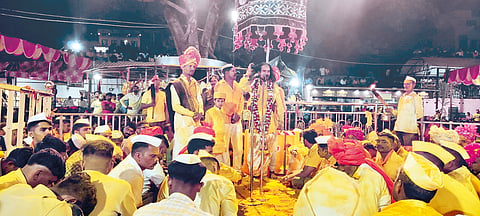 बाळूमामा भंडारा उत्सव; भाकणूक : राजकारणात मोठी उलथापालथ होईल, चीन भारतावर आक्रमण करेल…