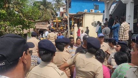 सांगोल्डा कोम्युनिदाद जागेतील बेकायदेशीर 22 घरे
