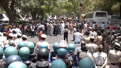 'आप'चा भाजप मुख्यालयावर धडक मोर्चा