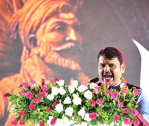 तुमच्या घोटाळ्यांची मालिका काढणार: फडणवीसांचा ठाकरेंना इशारा