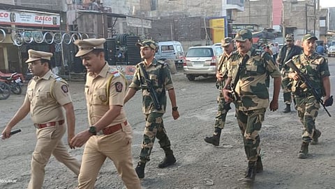 लोकसभा निवडणुकीच्या पार्श्वभूमीवर पोलिसांचे पथसंचलन