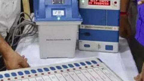 अकोला : मतमोजणी केंद्र परिसरात मोबाइल, लॅपटॉपला मज्जाव
