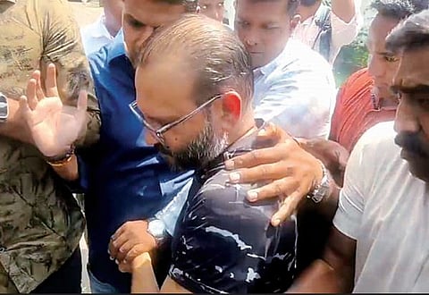 pune porsche accident : ’तू बस बाजूला अन् मुलाला गाडी चालवायला दे’