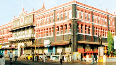 लोकसभेच्या आखाड्यातच महापालिकेच्या गटपार्ट्या