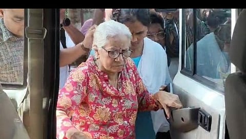 मालती प्रदीप मेहता यांना नाशिकमधून ताब्यात घेतले. (छाया-हेमंत घोरपडे)