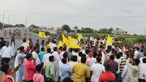 जालना : ओबीसी आंदोलनाची दखल न घेतल्याने धुळे-सोलापूर महामार्गावर रस्ता रोको