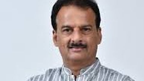 माजी नगरसेवक मनोहर डुंबरे