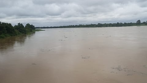 Wainganga river floods