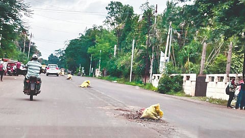 Motorists are at risk Miraj road