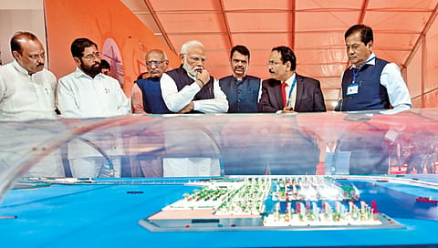 Bhoomipujan of Vadhavan port and start of projects like Dighi Port and Delhi Mumbai Industrial Corridor