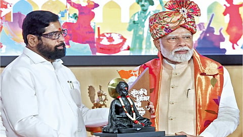 Prime Minister Narendra Modi was felicitated by Chief Minister Eknath Shinde
