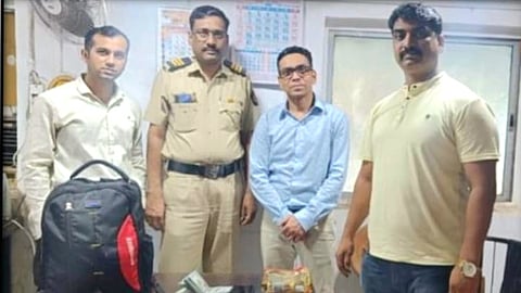 डिकॉस्टा अॅन्थोनी अमेरिकन निवासी