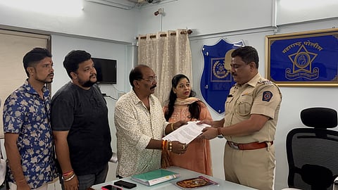 राष्ट्रवादी काँग्रेसच्या कार्यकर्त्यांनी वर्तक नगर पोलीस पोलीस ठाण्यात आव्हाड यांची सुरक्षा वाढवण्याची मागणी निवेदनाद्वारे केली