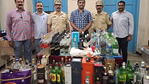 मुंबई-अहमदाबाद महामार्गावर असलेल्या यातील लोढा येथील शासकीय इमारतीत तळमजल्यावर असलेल्या दुकानात बनावट विदेशी मद्य बनवणार्यावर राज्य उत्पादन शुल्क मुंबई यांचे भरारी पथकाने कारवाई केली.