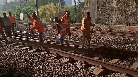 अंबरनाथ आणि बदलापूर रेल्वे स्थानक