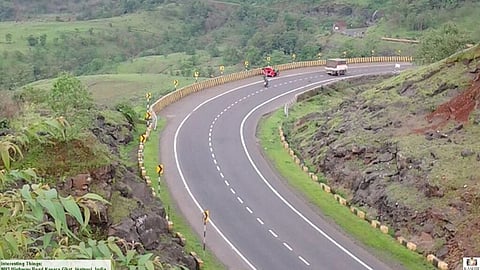 ठाणे : मोखाड्याकडून जाणार्या वाहनांचा कसारा घाटात जीवघेणा प्रवास