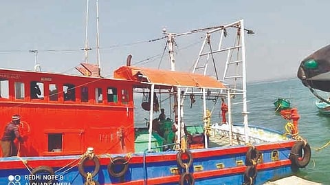 Malvan sea fishing boat seizure