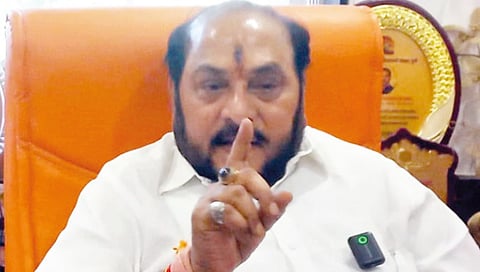 Ramdas Kadam criticizes Thackeray at a press conference in Khed