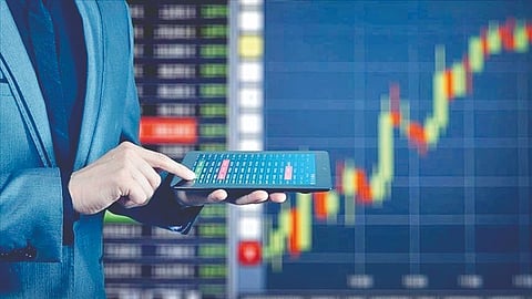 आर्थिक - व्यापारी हिताला प्राधान्य हवे
