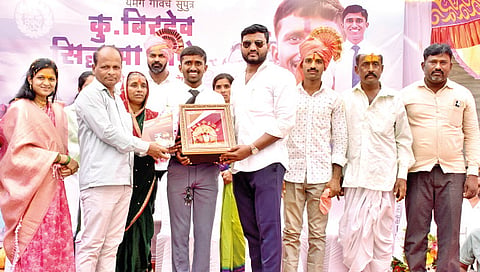 UPSC pass Birdev Done felicitated in Murgud, Yamge