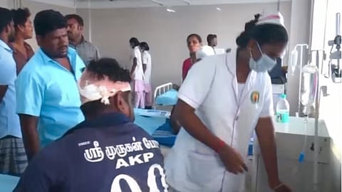 लुटारुंच्या हल्ल्यात जखमी झालेल्यांवर उपचार सुरु आहेत.