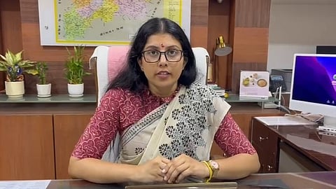 जिल्हा परिषदेच्या मुख्य कार्यकारी अधिकारी मीनल करनवाल