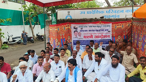 जळगाव : ई-रिक्षा, टॅक्सी, बस सेवांविरोधात रिक्षा चालकांचे एकदिवसीय आंदोलन