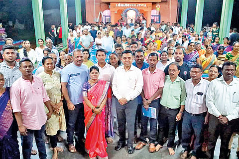 Chief Minister Dr. Pramod Sawant interacts with voters
