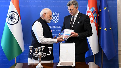 Narendra Modi recieve gift in Croatia Visit