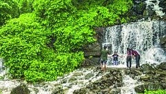 Thane Monsoon Tourist Spots : धबधबे, पावसाळी पर्यटनस्थळांवर पोलिसांची करडी नजर