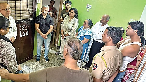 बापरे भयानकच ! घरासमोर टाकली स्मशानातील राख अन् अस्थी... नंतर झालं असं...