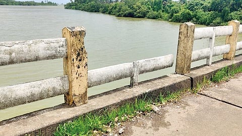 Vengurle Bridge Safety Issue