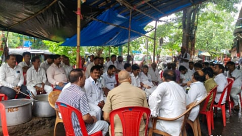 Thane News: ठाण्यात रिक्षाचालकांसाठी आता मराठी शिकवणी वर्ग, 50 पेक्षा अधिक 'विद्यार्थी' गिरवतायंत धडे
