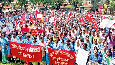 Workers' protest at Azad Maidan