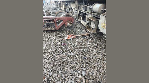 Mumbai Pune railway blocked