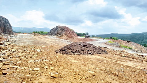 nagpur-ratnagiri-highway-covered-with-mud-heaps-and-potholes