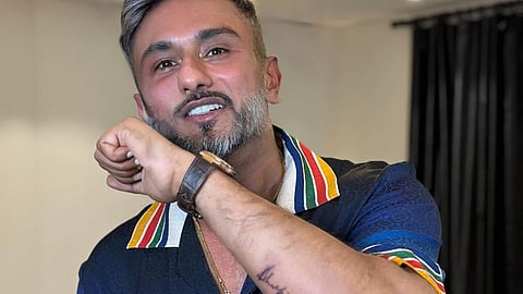 Honey Singh : गायक हनी सिंगने गोंदवला ए आर रहमान यांच्या सहीचा टॅटू