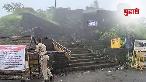 Raigad steps route