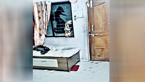 Stone pelting on a house of a Transgender in Yadrav