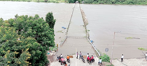 Siddhatek bridge flood
