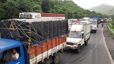 Ghodbunder Road heavy vehicles