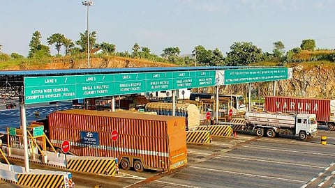 Toll Plaza Free Highways : प्रवाशांना खुशखबर! देशातील २५ टोल प्लाझा हटणार, ‘मल्टी-लेन फ्री फ्लो’ प्रणाली लवकरच होणार लागू