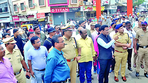 Ganesh Visarjan : निदान विसर्जन मिरवणूक मार्गावरील रस्ते चांगले ठेवा!