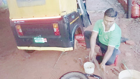 e-rickshaw breakdown issue
