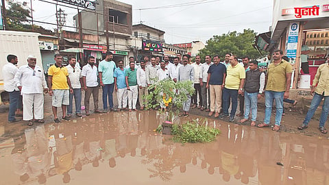 Karjat pothole protest
