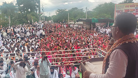 Washim Collector Office Protest