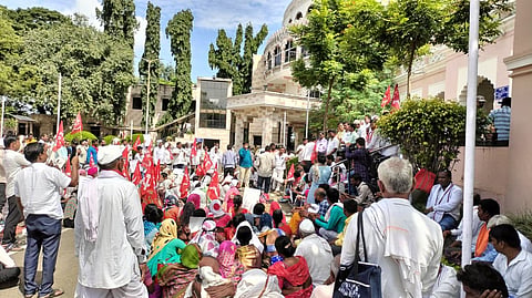 Sambhajinagar divisional commissioner office Farmers Protest