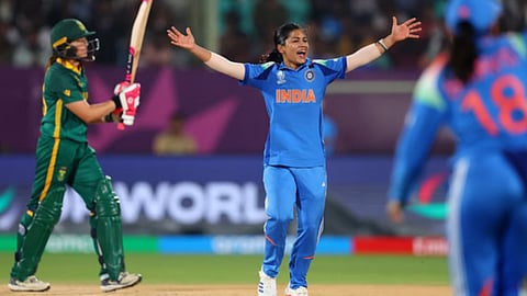 IND W vs SA W World Cup : क्लो ट्रायॉन आणि नॅडिन डी क्लार्क यांच्या अर्धशतकी भागीदारी, दक्षिण आफ्रिकाने १९० धावांचा टप्पा ओलांडला