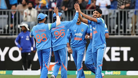 IND vs AUS Live: पहिल्या वनडेत ऑस्ट्रेलियाचा भारतावर 7 विकेट्स राखून विजय
