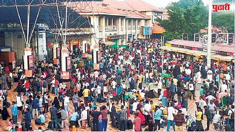दिवाळीसाठी चाकरमानी गावाकडे रवाना